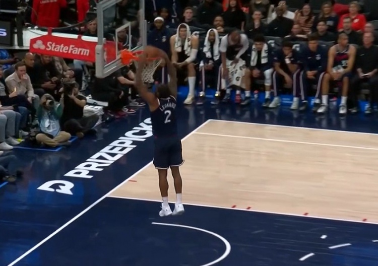 开云体育-杀疯了！伦纳德展示各种进攻技巧连续得分打停比赛