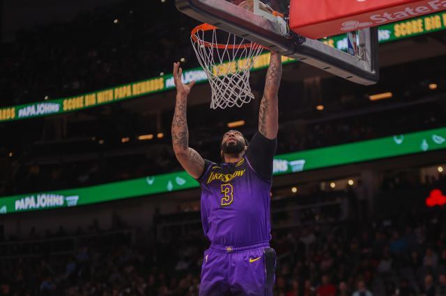 【现场】反弹局湖人功亏一篑 更衣室老詹难掩失落