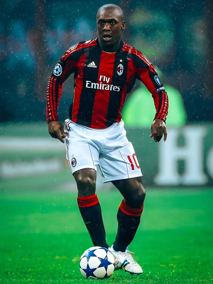 开云官网-米兰旧照西多夫引球迷追忆|AC米兰|克拉伦斯-西多夫|ac米兰|老照片_新浪体育_新浪新闻